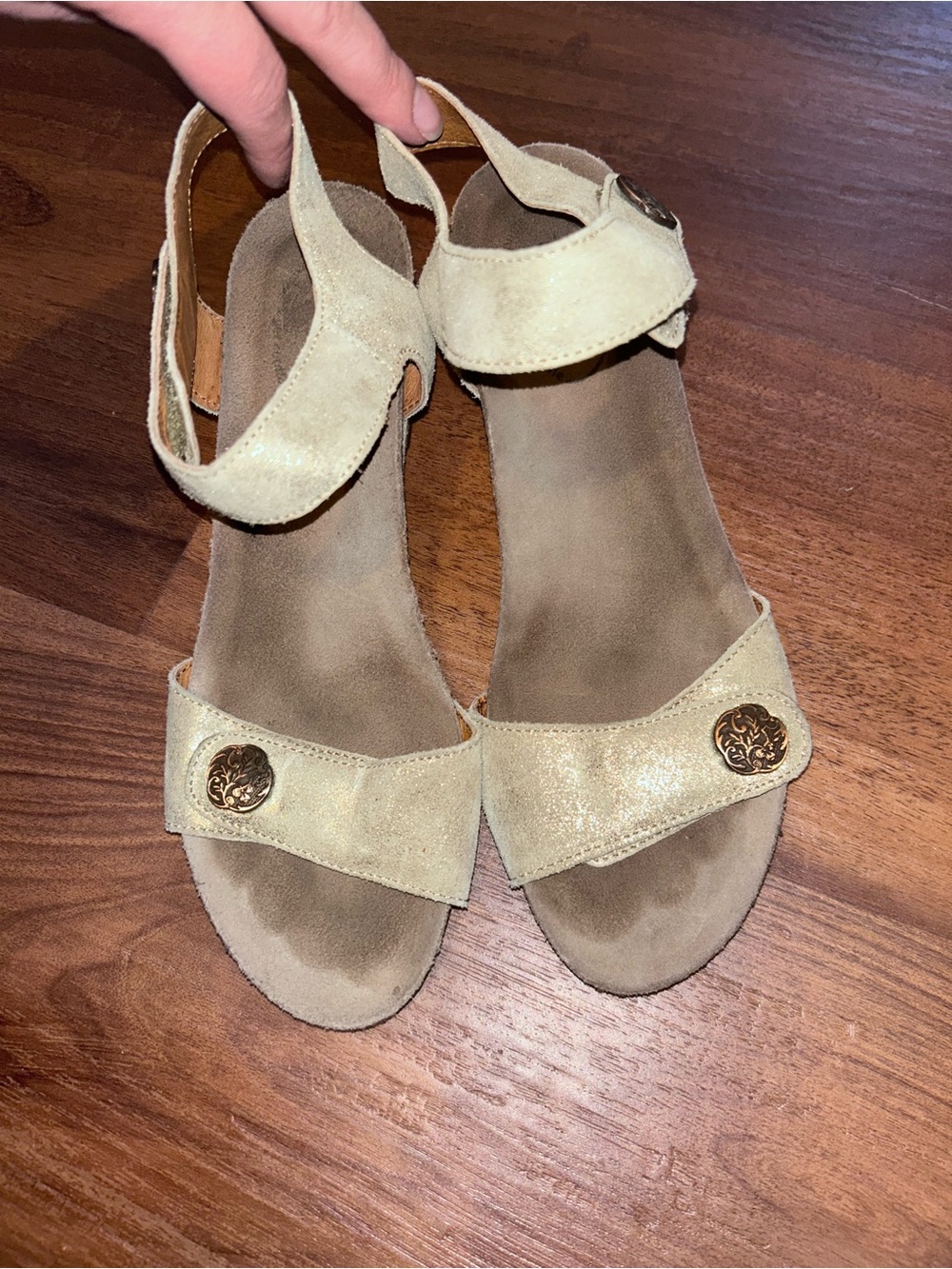 Taos Festival 4048 Metallic Shimmery Gold Wedge Velcro Leather Suede Sandals 37 - Picture 11 of 11